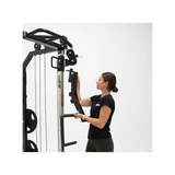 Force USA G6 Jammer Arms an einem All-In-One Trainer, bereit für intensive Kraftübungen.